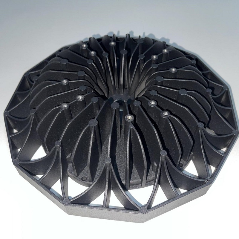 Quelles sont les différences dans la sélection des matériaux pour les pièces moulées entre les luminaires intérieurs et extérieurs?